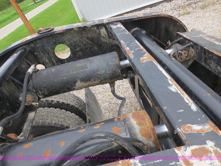 image for item F6647 2004 Fontaine 50 ton lowboy trailer