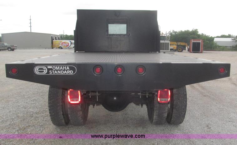 image for item F7066 1999 Ford F800 flatbed truck