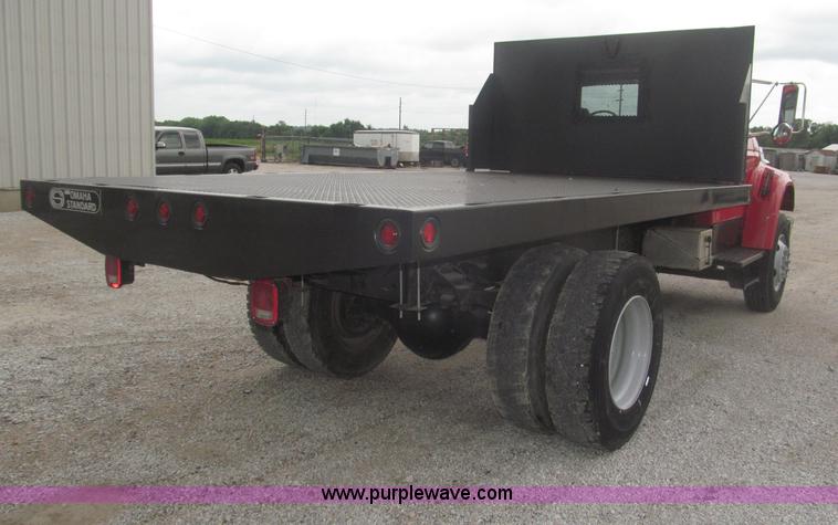 image for item F7066 1999 Ford F800 flatbed truck