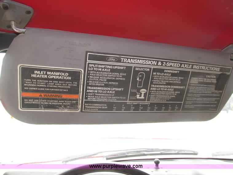 image for item F7066 1999 Ford F800 flatbed truck