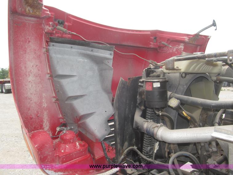 image for item F7066 1999 Ford F800 flatbed truck