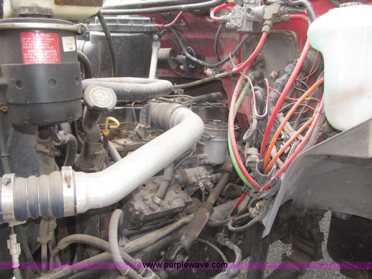 image for item F7066 1999 Ford F800 flatbed truck