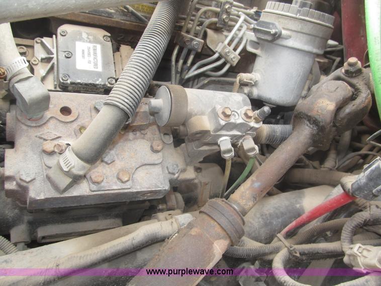 image for item F7066 1999 Ford F800 flatbed truck