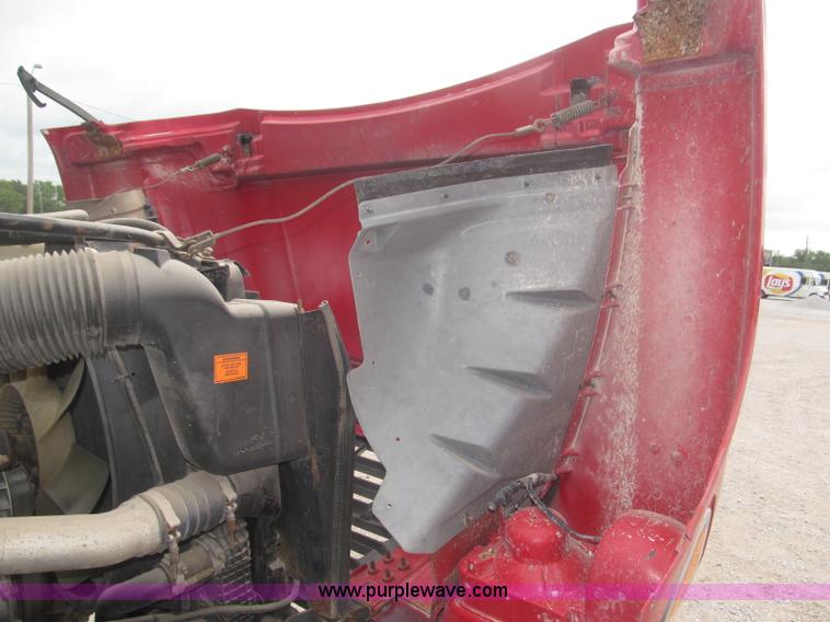 image for item F7066 1999 Ford F800 flatbed truck