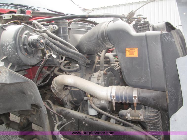 image for item F7066 1999 Ford F800 flatbed truck