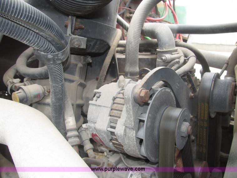 image for item F7066 1999 Ford F800 flatbed truck