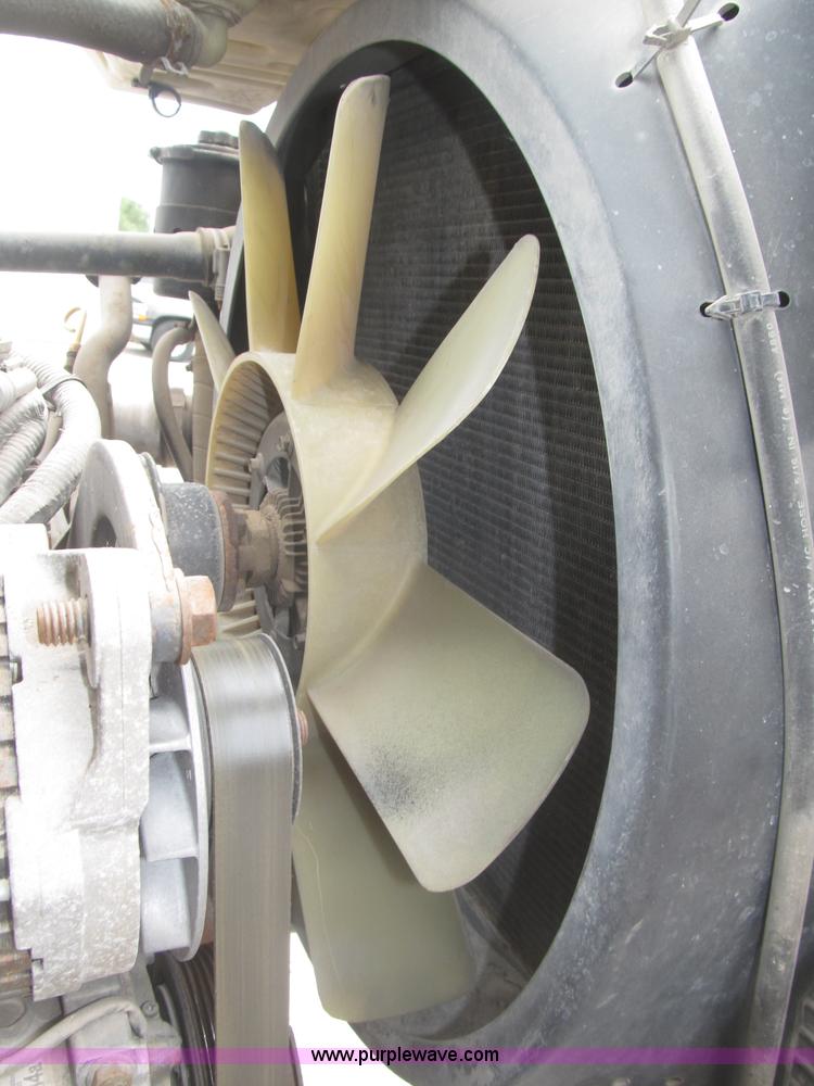 image for item F7066 1999 Ford F800 flatbed truck