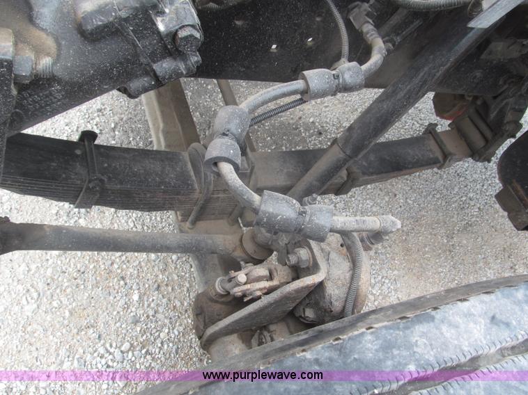 image for item F7066 1999 Ford F800 flatbed truck