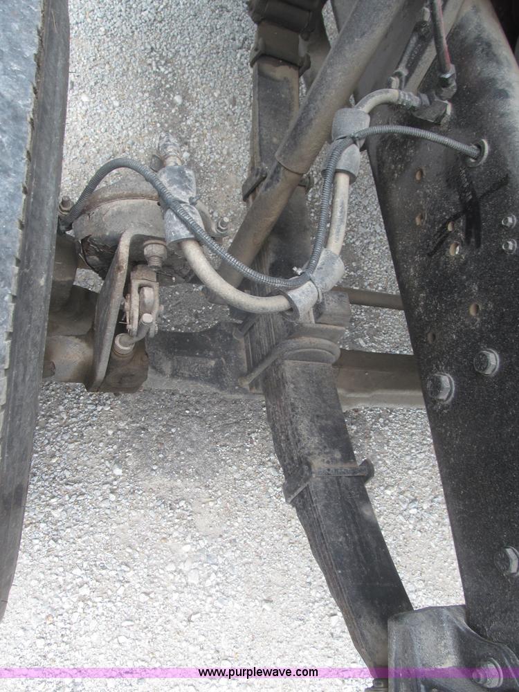 image for item F7066 1999 Ford F800 flatbed truck