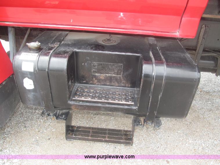 image for item F7066 1999 Ford F800 flatbed truck