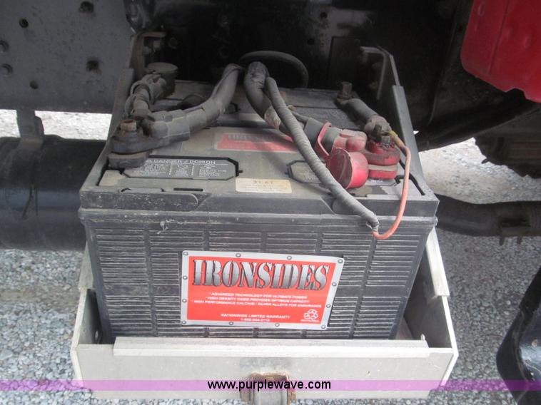 image for item F7066 1999 Ford F800 flatbed truck