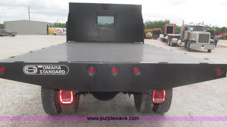 image for item F7066 1999 Ford F800 flatbed truck