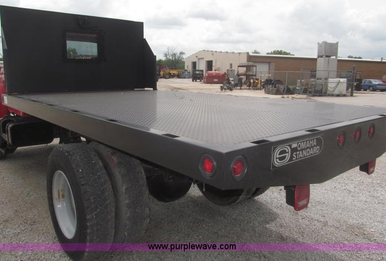 image for item F7066 1999 Ford F800 flatbed truck