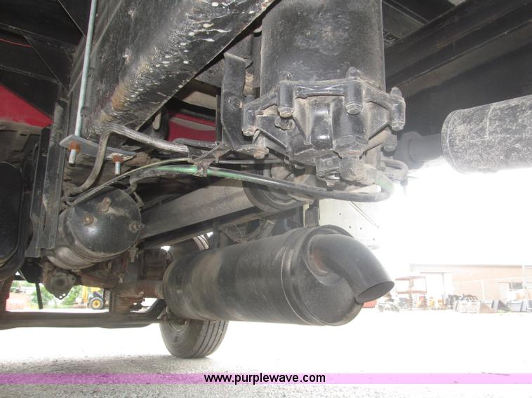 image for item F7066 1999 Ford F800 flatbed truck