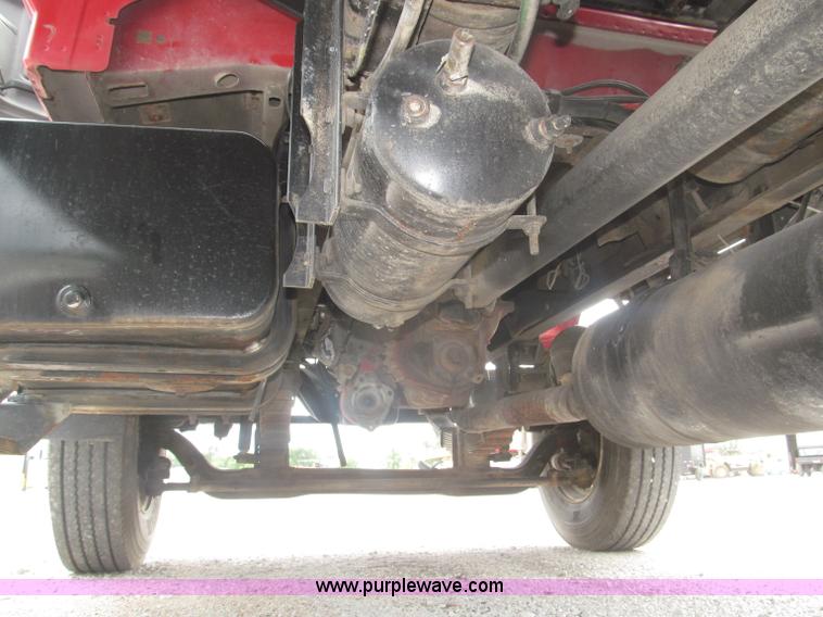 image for item F7066 1999 Ford F800 flatbed truck