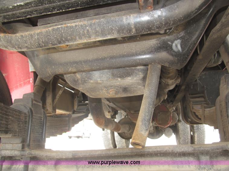 image for item F7066 1999 Ford F800 flatbed truck