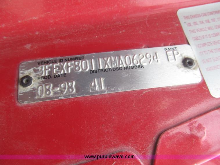 image for item F7066 1999 Ford F800 flatbed truck