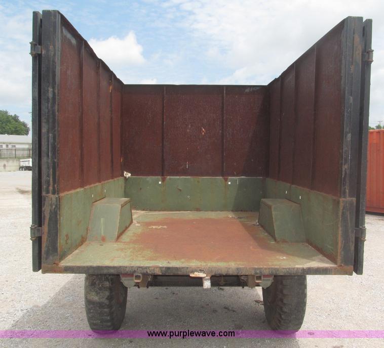 image for item F7067 1986 1.5 ton dump utility trailer
