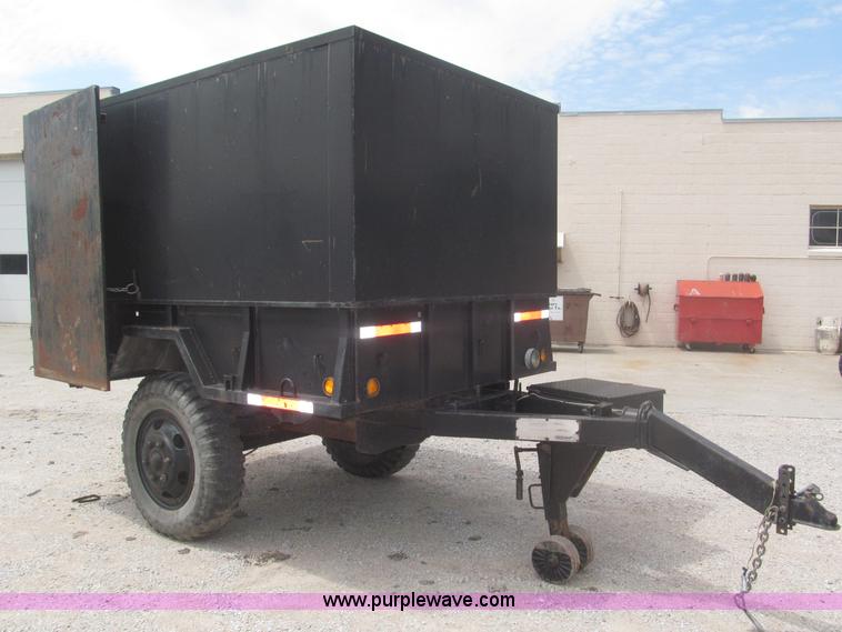 image for item F7067 1986 1.5 ton dump utility trailer