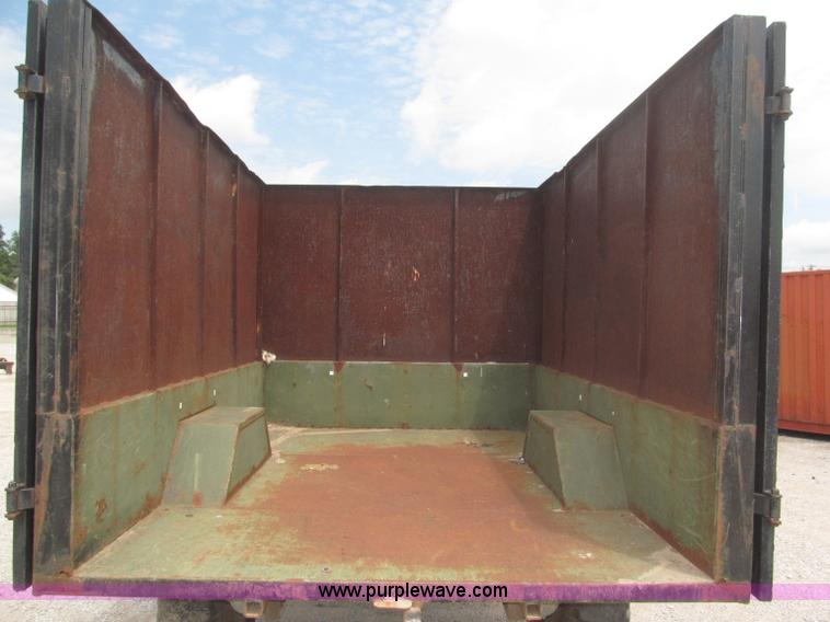 image for item F7067 1986 1.5 ton dump utility trailer