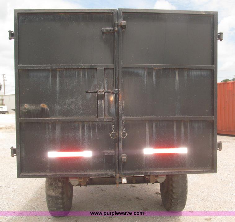 image for item F7067 1986 1.5 ton dump utility trailer