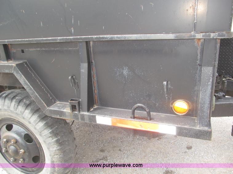 image for item F7067 1986 1.5 ton dump utility trailer