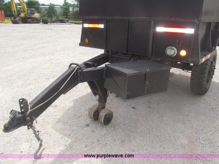 image for item F7067 1986 1.5 ton dump utility trailer