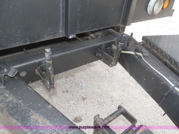 image for item F7067 1986 1.5 ton dump utility trailer