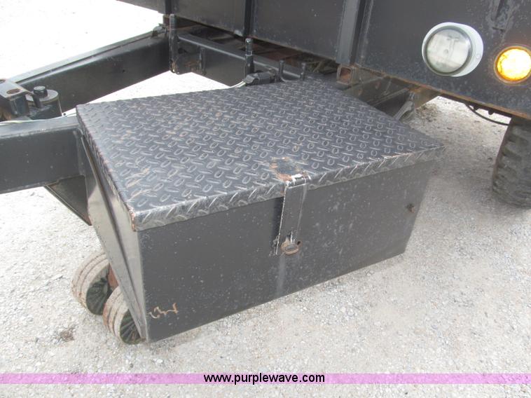 image for item F7067 1986 1.5 ton dump utility trailer