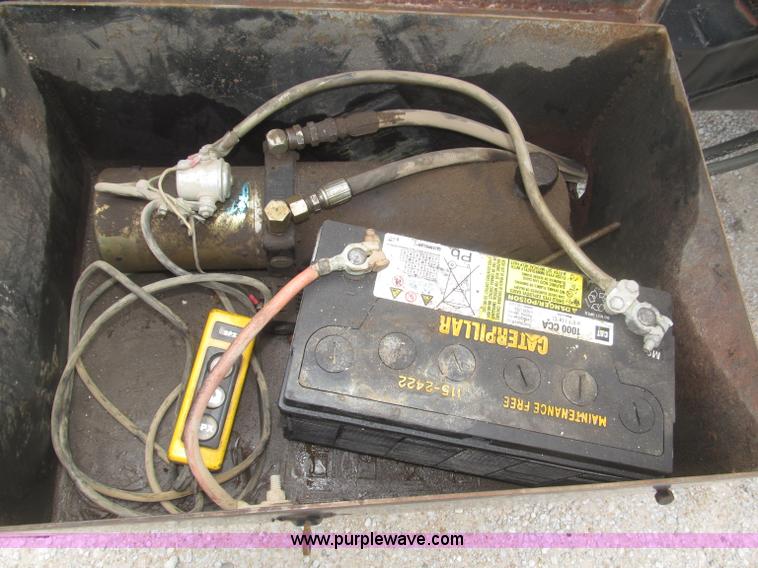 image for item F7067 1986 1.5 ton dump utility trailer