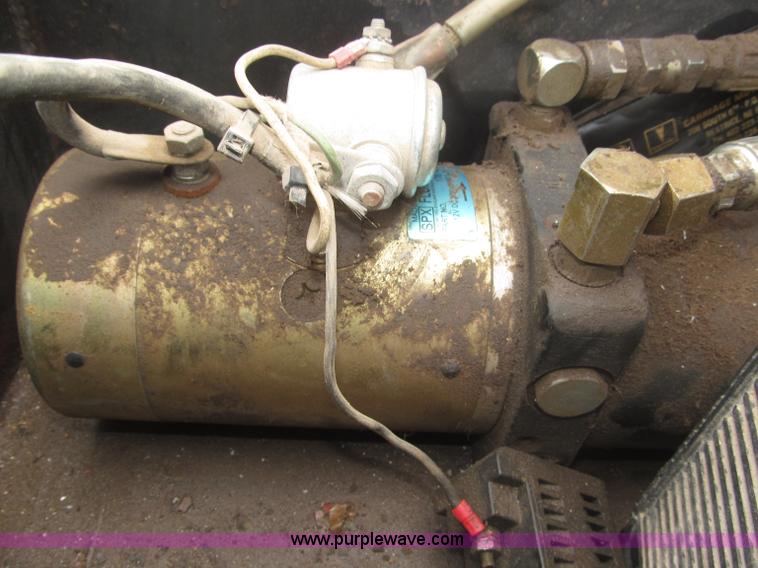 image for item F7067 1986 1.5 ton dump utility trailer