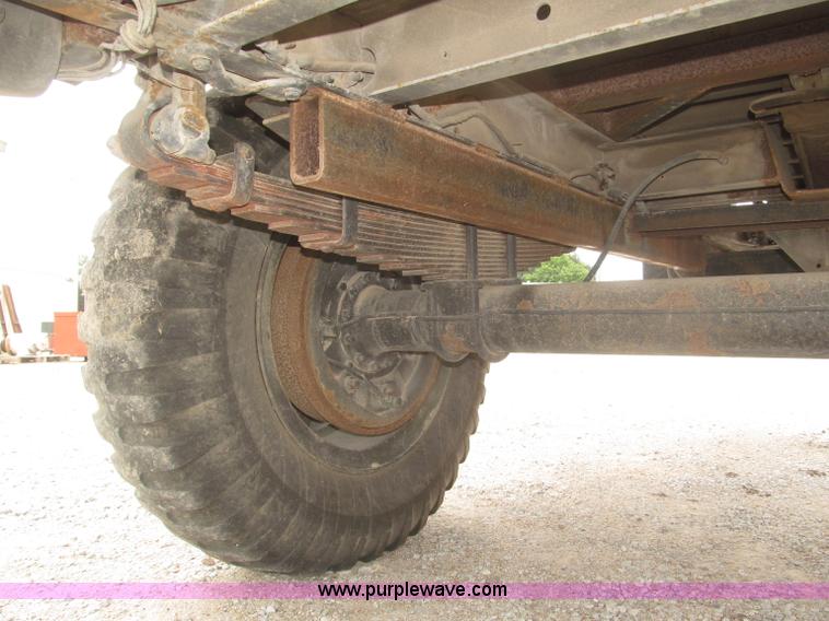 image for item F7067 1986 1.5 ton dump utility trailer