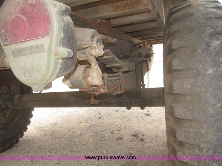 image for item F7067 1986 1.5 ton dump utility trailer