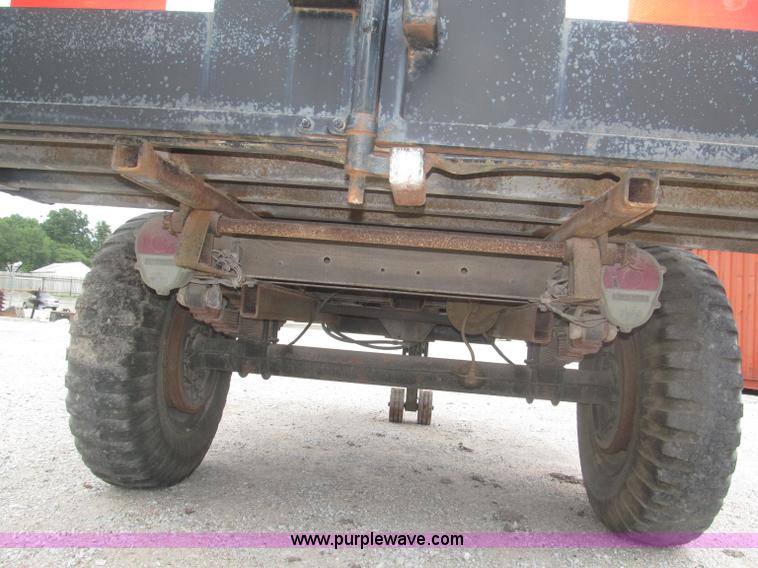 image for item F7067 1986 1.5 ton dump utility trailer