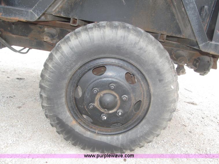 image for item F7067 1986 1.5 ton dump utility trailer