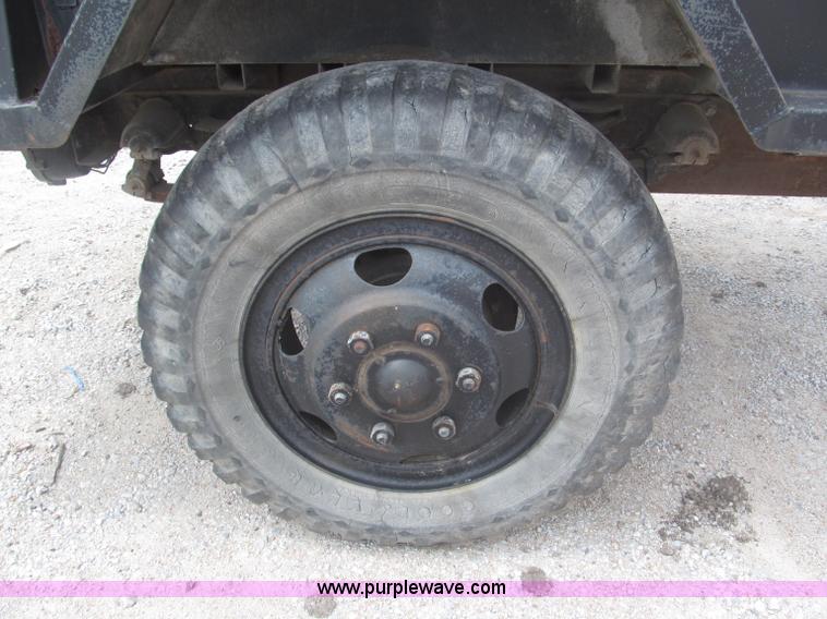 image for item F7067 1986 1.5 ton dump utility trailer