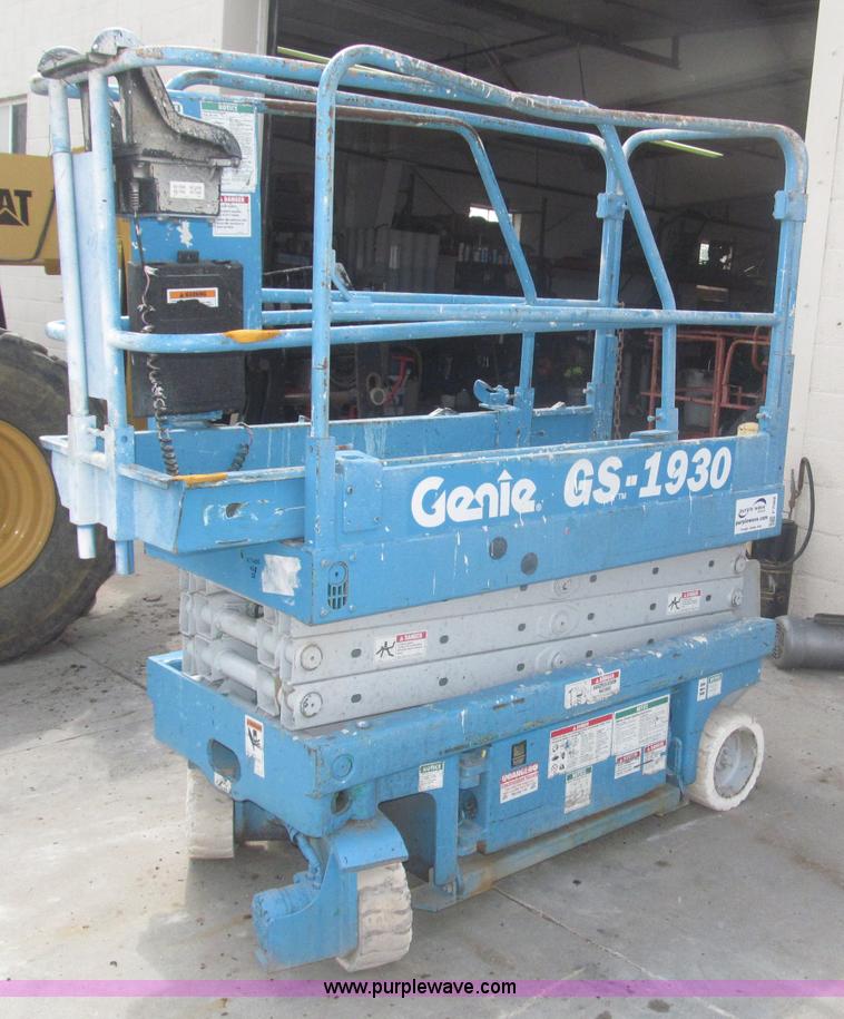 image for item F7068 Genie GS1930 scissor lift