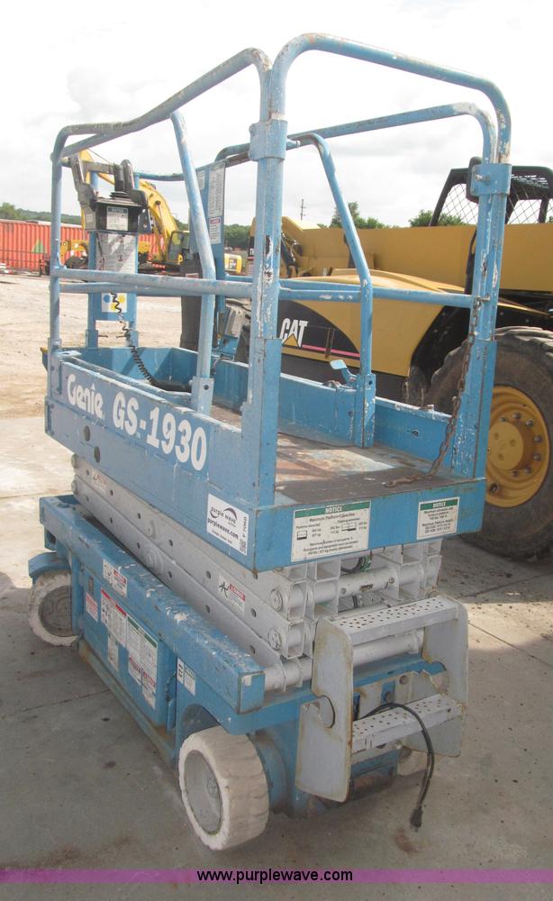 image for item F7068 Genie GS1930 scissor lift
