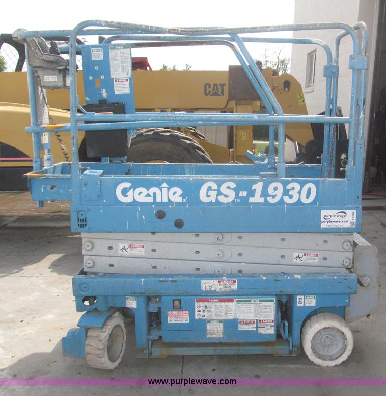 image for item F7068 Genie GS1930 scissor lift