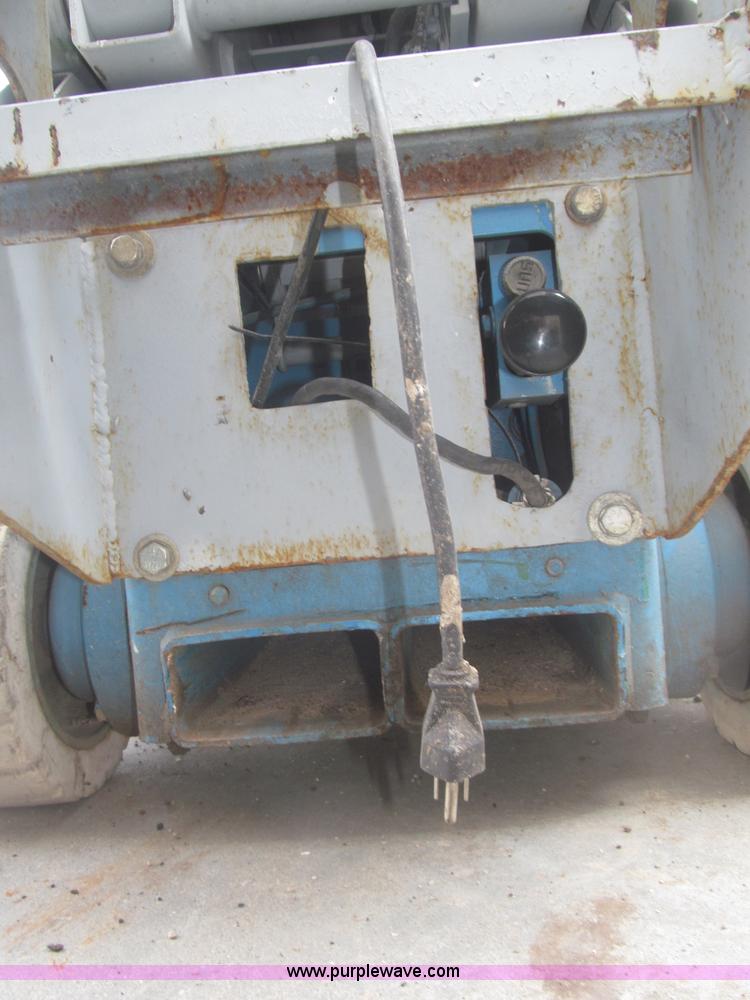 image for item F7068 Genie GS1930 scissor lift