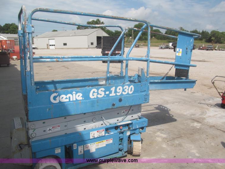 image for item F7068 Genie GS1930 scissor lift