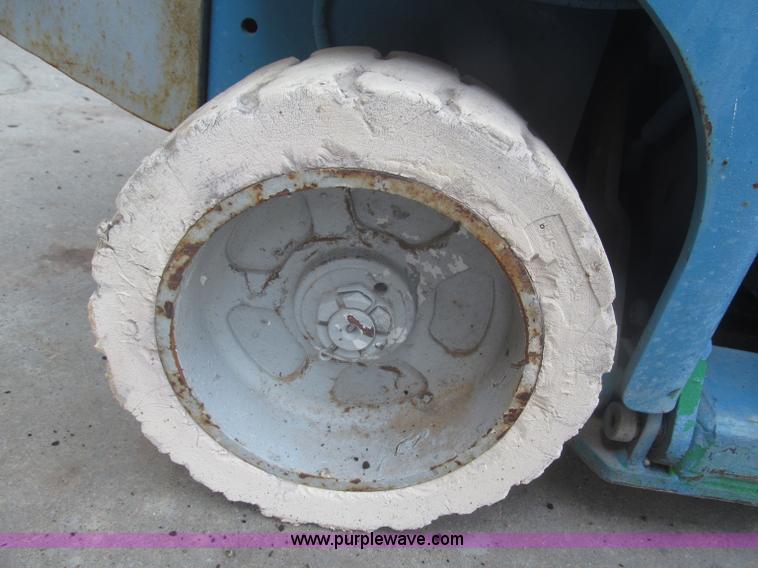 image for item F7068 Genie GS1930 scissor lift