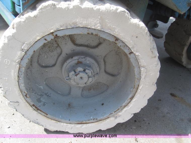 image for item F7068 Genie GS1930 scissor lift