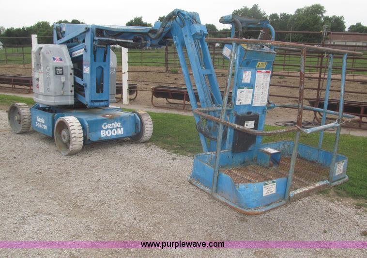 image for item F7076 1999 Genie Z34/22N narrow electric boom lift