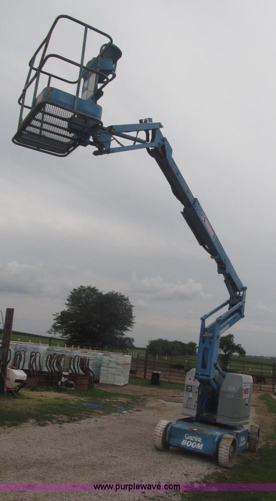 image for item F7076 1999 Genie Z34/22N narrow electric boom lift