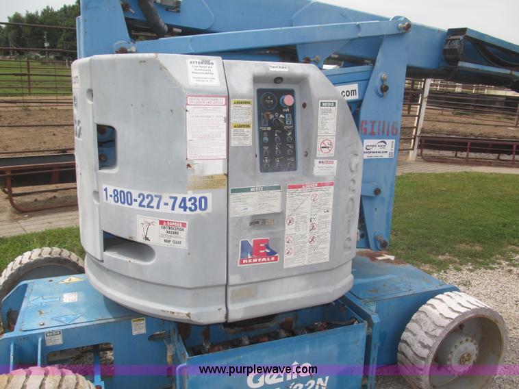 image for item F7076 1999 Genie Z34/22N narrow electric boom lift