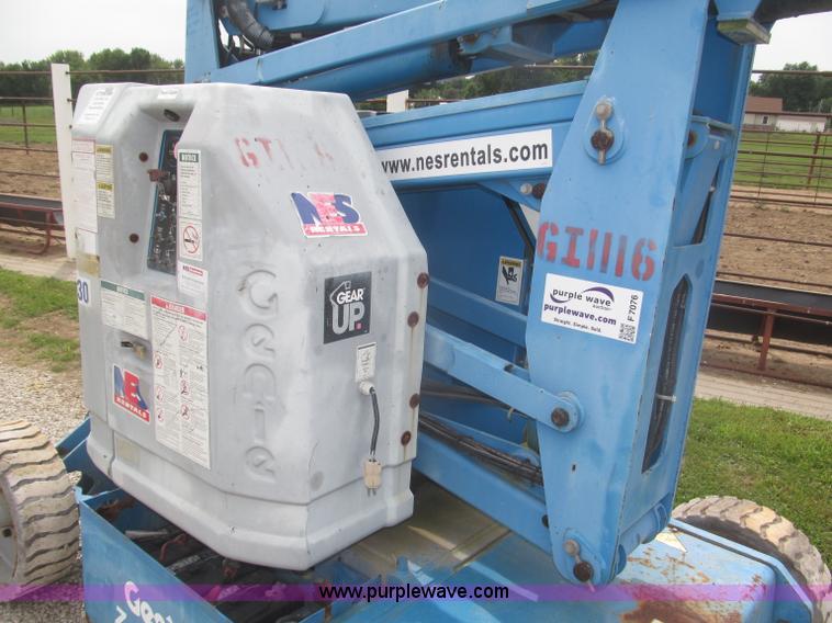 image for item F7076 1999 Genie Z34/22N narrow electric boom lift