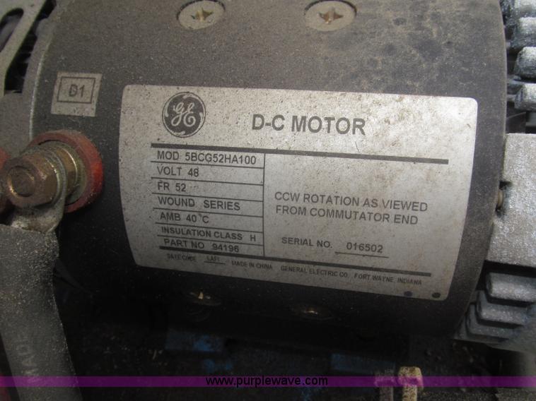 image for item F7076 1999 Genie Z34/22N narrow electric boom lift