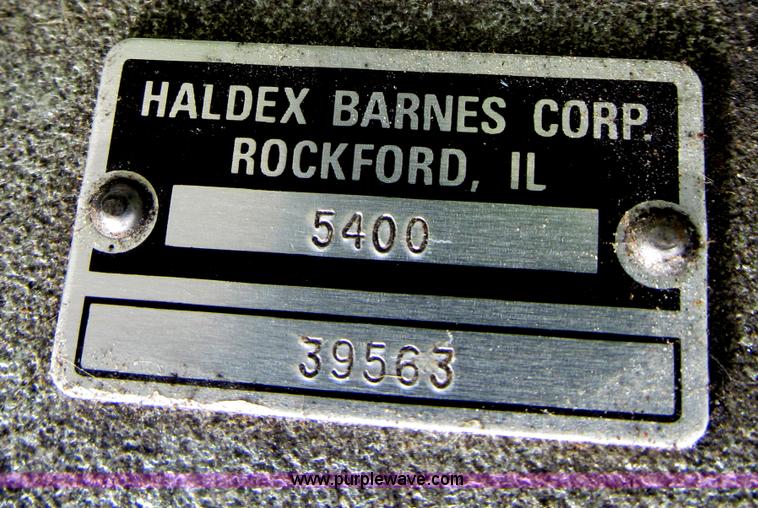 image for item F7076 1999 Genie Z34/22N narrow electric boom lift