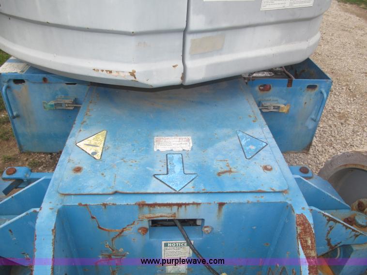 image for item F7076 1999 Genie Z34/22N narrow electric boom lift